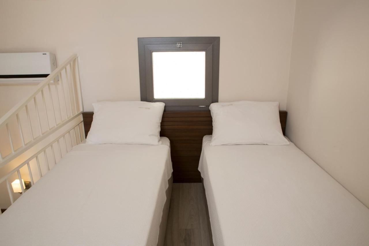 Neopol Hotel 库萨达斯 外观 照片